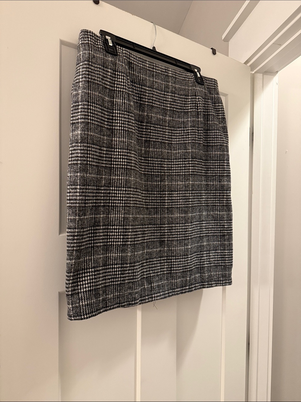 Classic Black & White Plaid Pencil Skirt